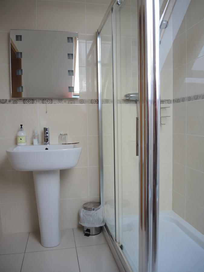On The Rocks B&B Гринкасл Номер фото